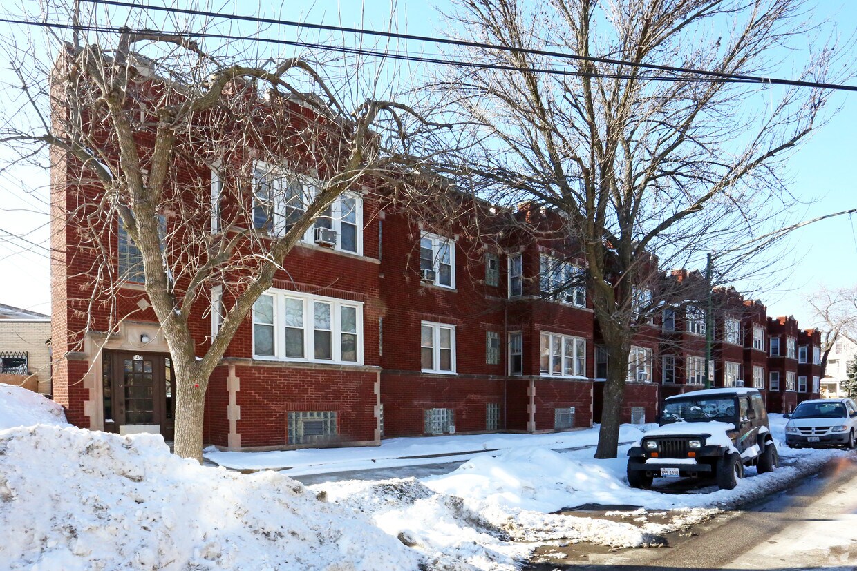 Building Photo - 3450-3470 N Kedvale Ave