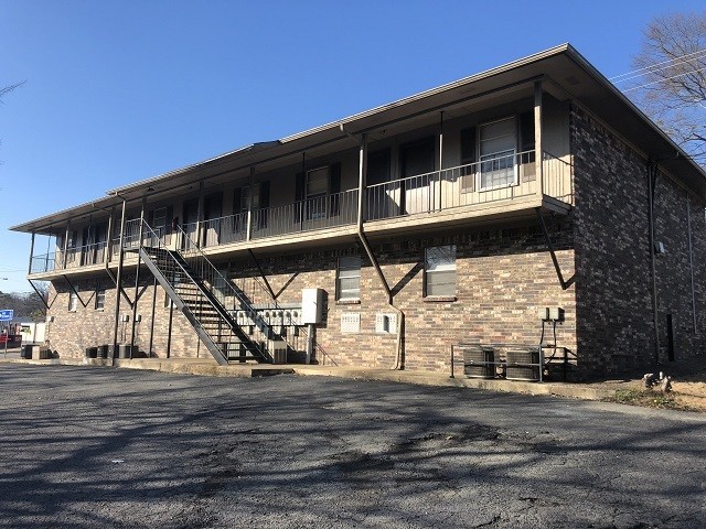 Building Photo - 3825 W Markham St