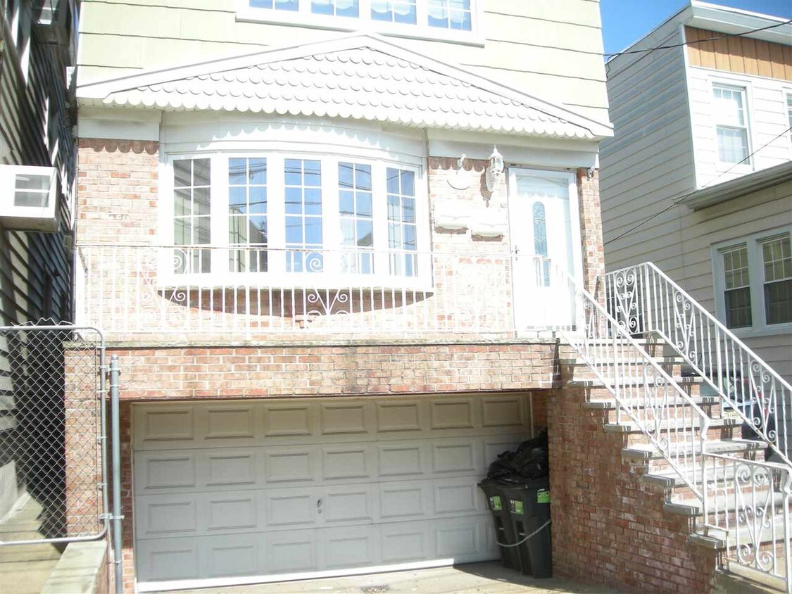 Primary Photo - 573 Avenue A