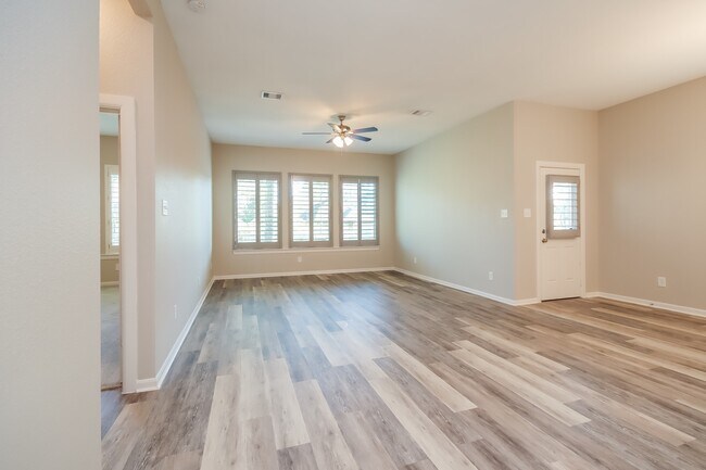 Building Photo - 142 Scarlet Maple Wy
