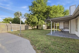 Building Photo - 2410 Buttercup Cir