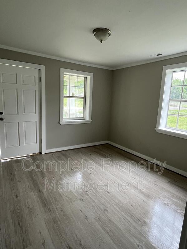 Building Photo - 1812 Pittsburg Ave