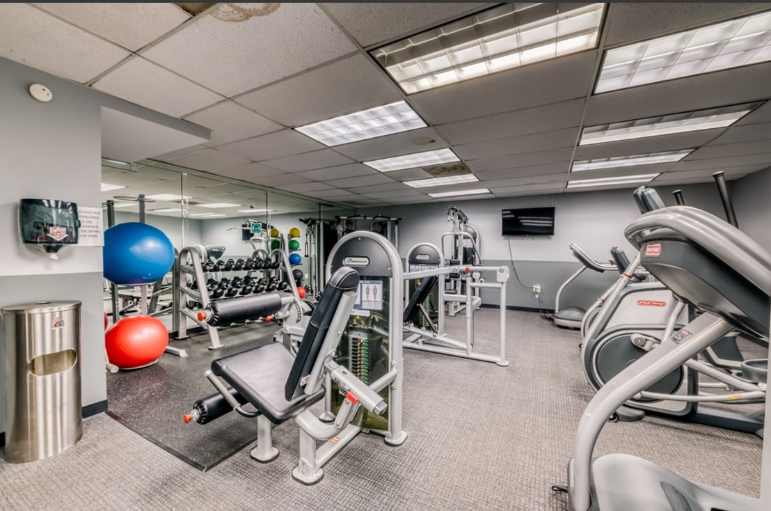 Foto principal - 6030 N Sheridan Rd