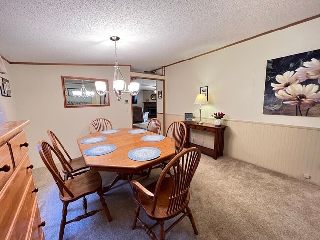 Foto del edificio - Fully Furnish with a relaxing LAKE access!