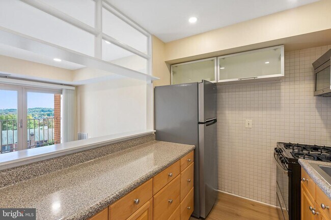 Building Photo - 5250 Valley Forge Dr