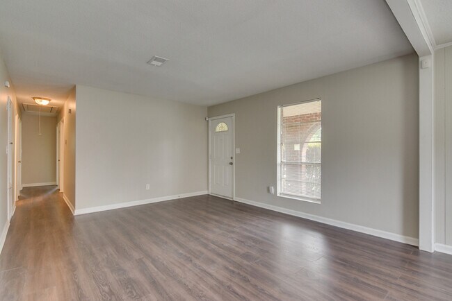 Building Photo - Three Bedroom Augusta Home