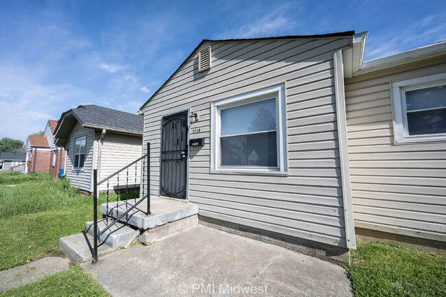Building Photo - "Charming 2-Bedroom Retreat in Indianapoli...