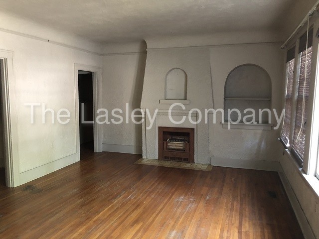 Building Photo - 3405 W Markham St