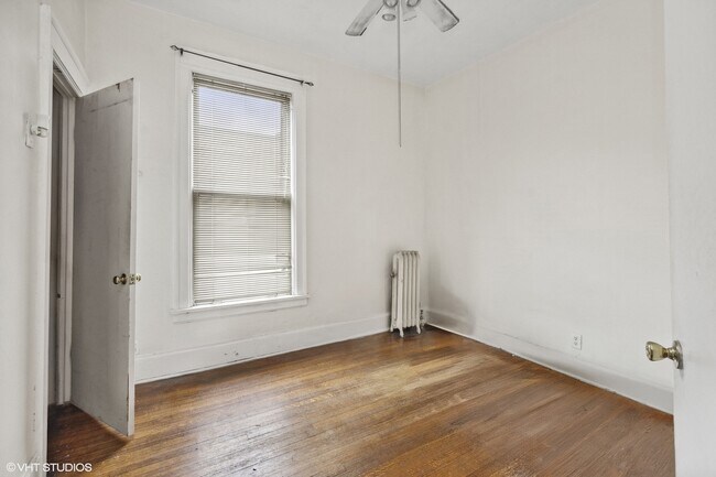 Foto del edificio - 3748 N Sheffield Ave