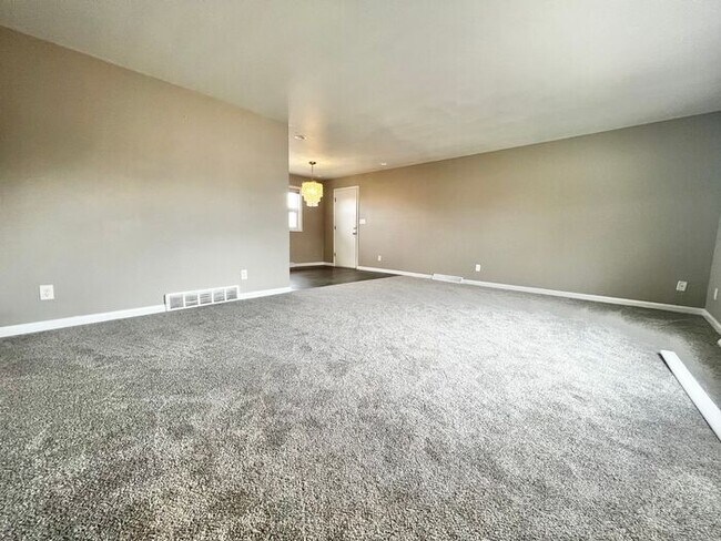 Foto del edificio - Updated 3 bedroom, 2 bathroom ranch style ...