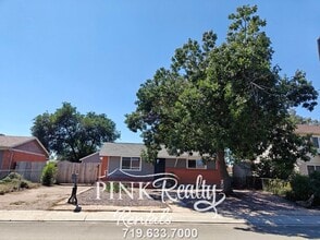 Building Photo - 2534 Ivanhoe Dr