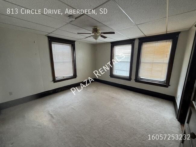 Building Photo - 19 7th Ave SE