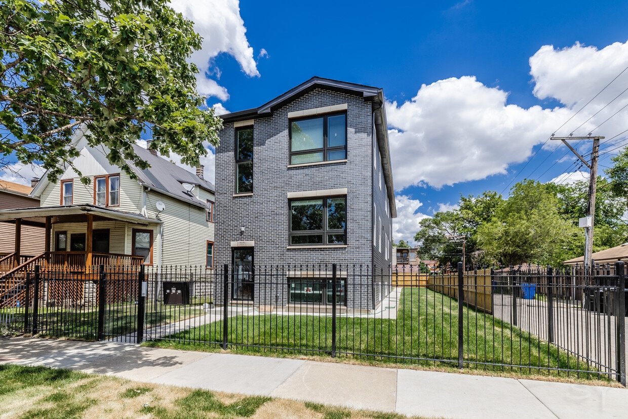 Primary Photo - 717 N Parkside Ave