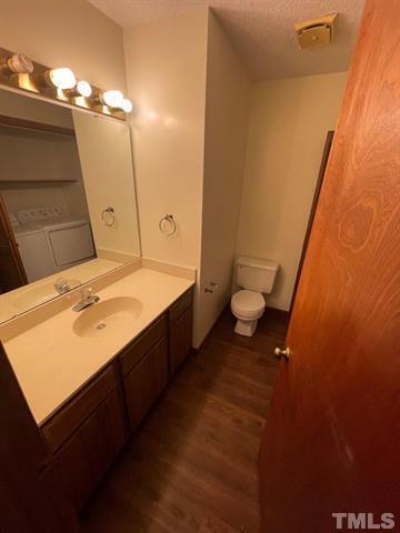 Building Photo - 2 Bedroom 1.5 Bath Townhome!