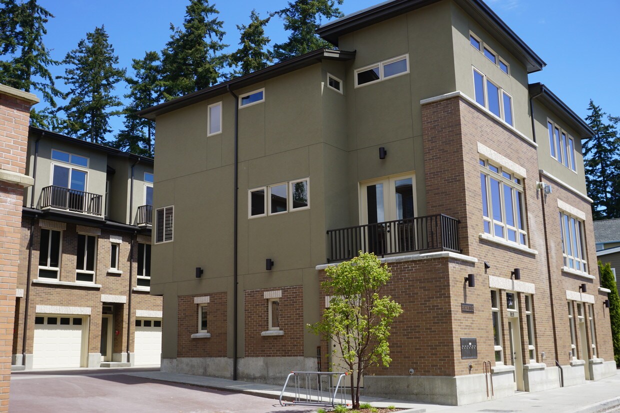 198 Madrona Way NE, Bainbridge Island, WA 98110 Townhome Rentals in