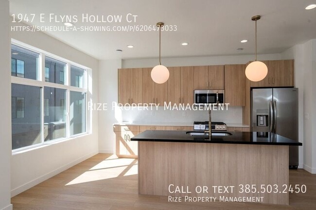 Building Photo - 1947 Flyns Hollow Ct