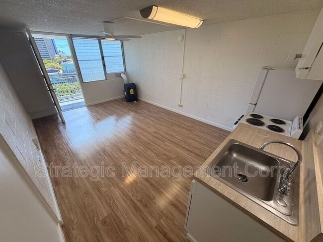 Building Photo - 1301 Lusitana St