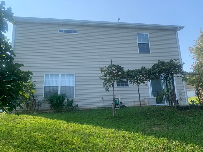 Vista posterior - 6406 Granite Hill Ln