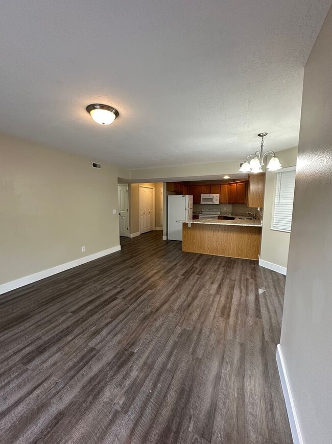 Foto del edificio - Condo in County Woods HOA