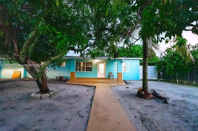 Foto del edificio - 15735 NW 28th Pl