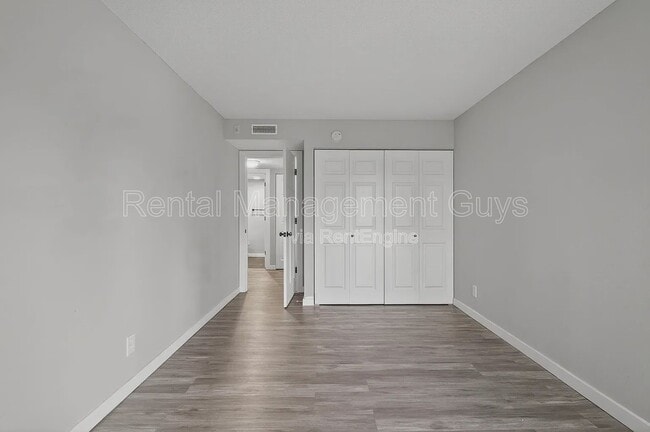 Building Photo - 7220 York Ave S