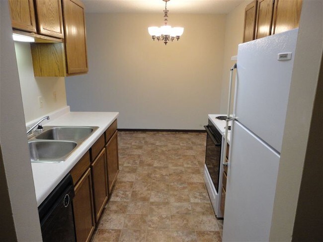 Building Photo - 1596 Millpond Ct