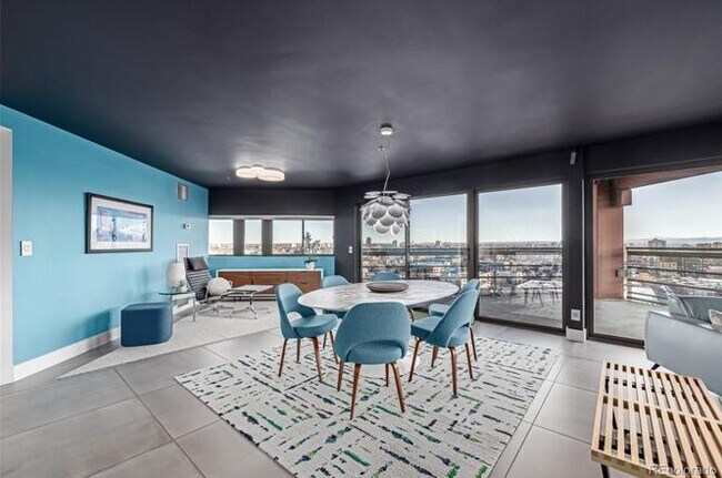 Foto del edificio - 100 Park Ave W