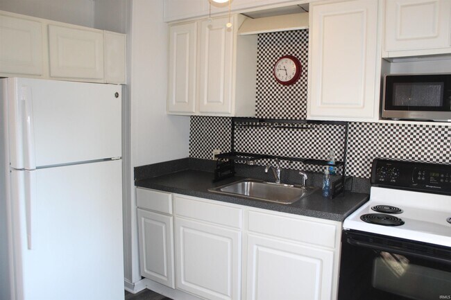 Building Photo - 2029 E Powell Ave