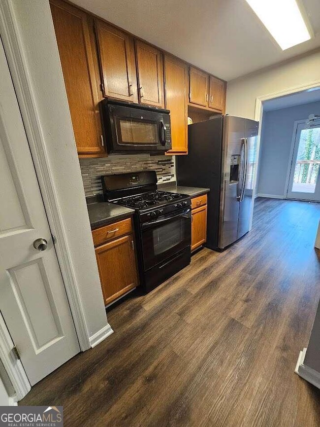 Building Photo - 915 Edgewater Cir