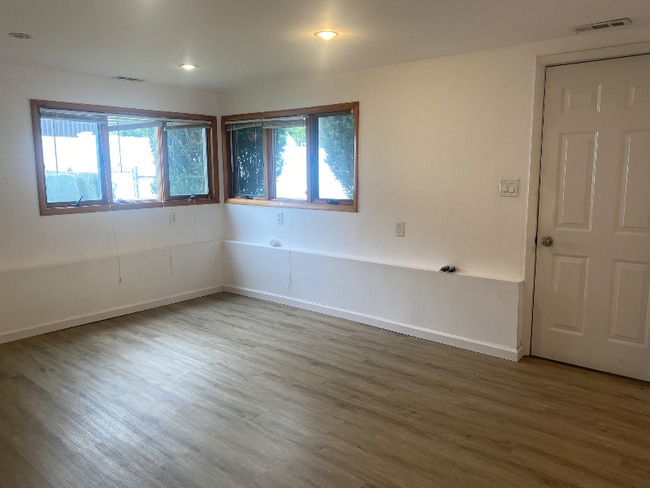 Building Photo - 46 Pearsall Pl