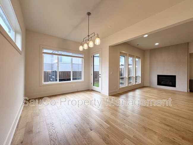 Building Photo - 4494 NW Ashbrook Dr
