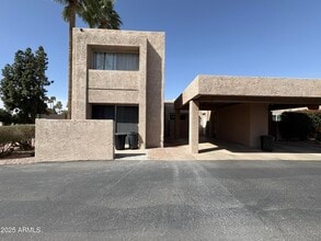 Building Photo - 464 S Desert Palm