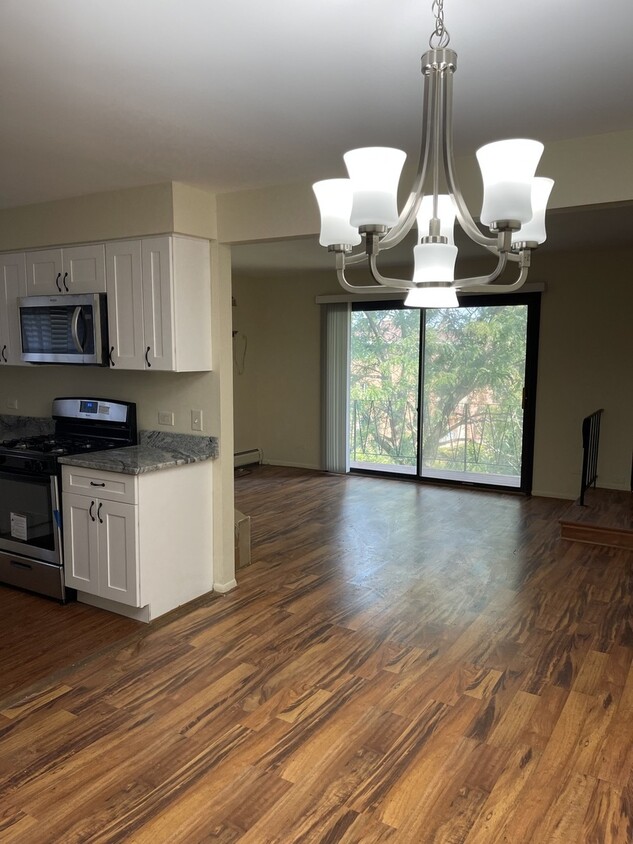 Foto del edificio - 15744 Lake Dr