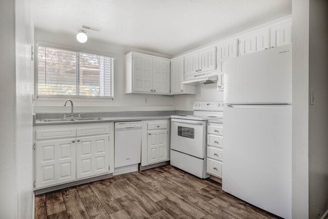 Building Photo - The Pointe at Northridge