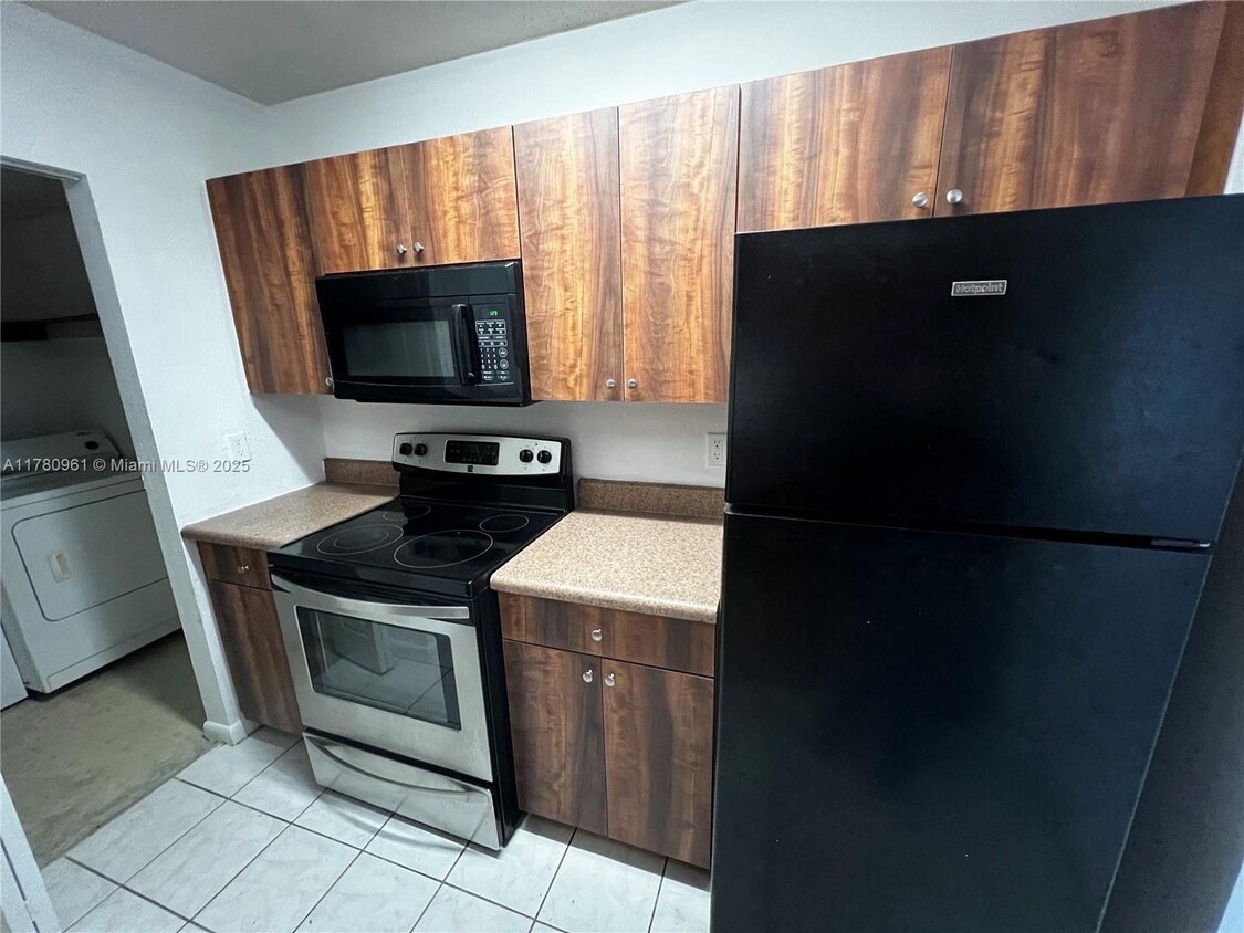 Primary Photo - 2844 NW 55th Ave