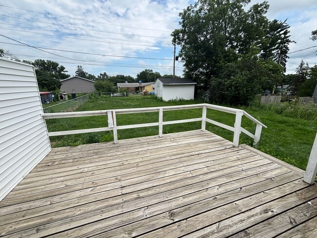 Building Photo - $1450 - 2 Bed 1 Bath Home
