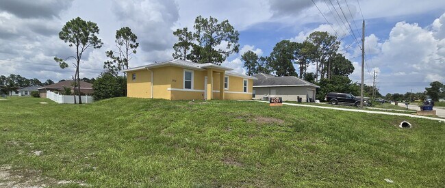 Building Photo - GREAT SW LEHIGH LOCATION-THREE BEDROOM -2 BATH-MOVE IN READY