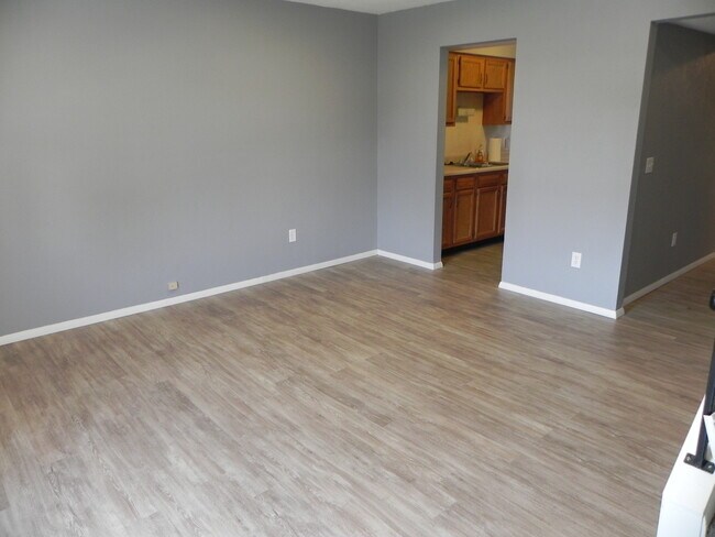 Foto del edificio - Two bedroom Townhouse located 7311 Ayers R...