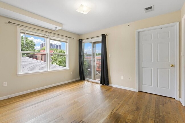 Photo - 304 49th Street Unit 3 Apartment