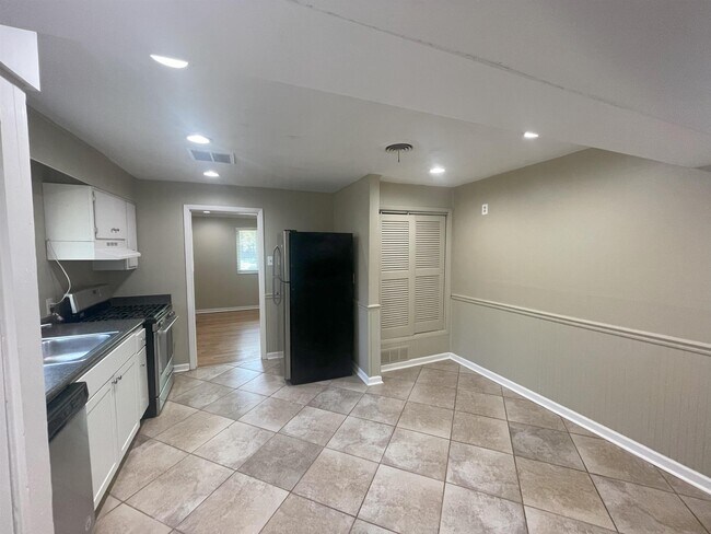 Foto del edificio - 5162 Edenshire Ave