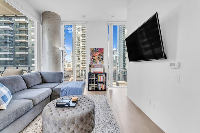 Building Photo - 101 Peter St