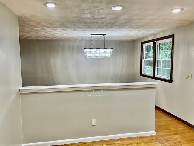 Foto del edificio - 30 Flynn Rd