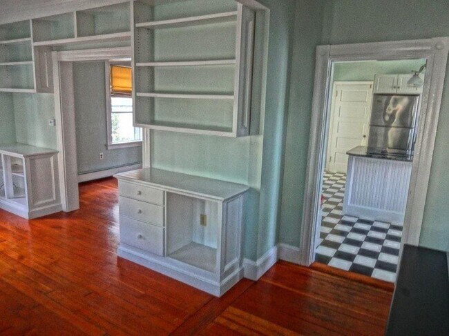 Building Photo - 67 Hall Ave