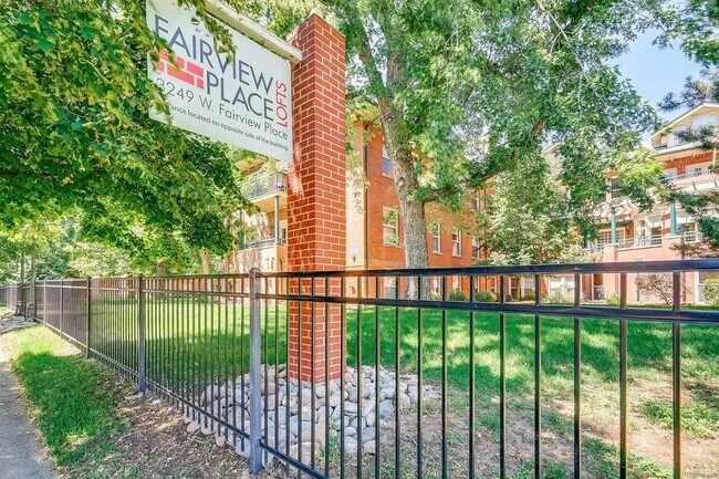 Foto del edificio - 3249 W Fairview Pl