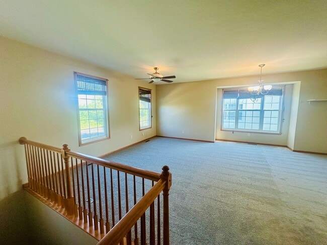 Building Photo - Gorgeous 4 Bedroom/3.5 Bath Luxury Townhom...