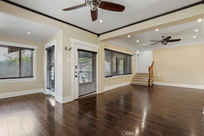 Sala de estar - 1352 Elm Ave