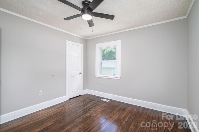 Building Photo - 913 Edgemont Ave