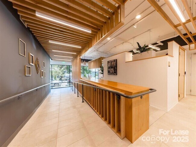 Foto del edificio - 1824 N Brevard St