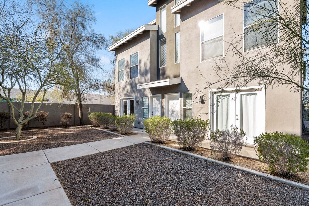 Roosevelt West Townhomes - Roosevelt West Townhomes