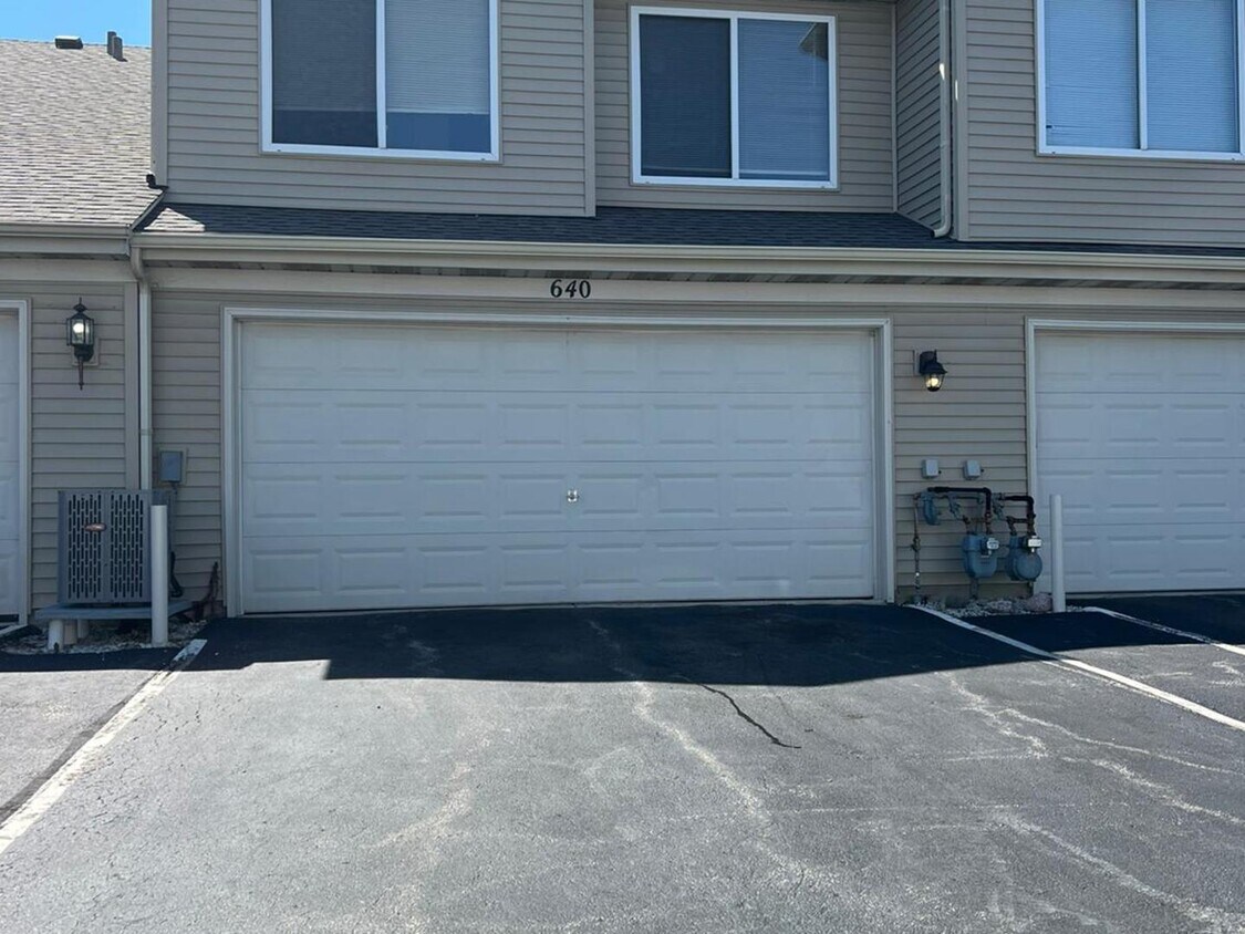 640 Lincoln Station Dr, Oswego, IL 60543 Townhome Rentals in Oswego